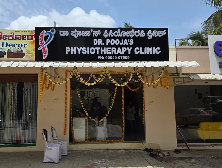 Chikkanayakanahalli clinic entrance and Dr Pooja’s signboard